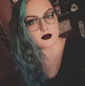 Meet your Posher, Raena